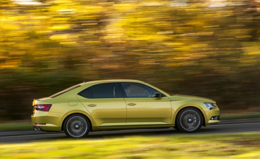  Skoda Superb SportLine 2016 года  (UK) (фото 15 из 40)